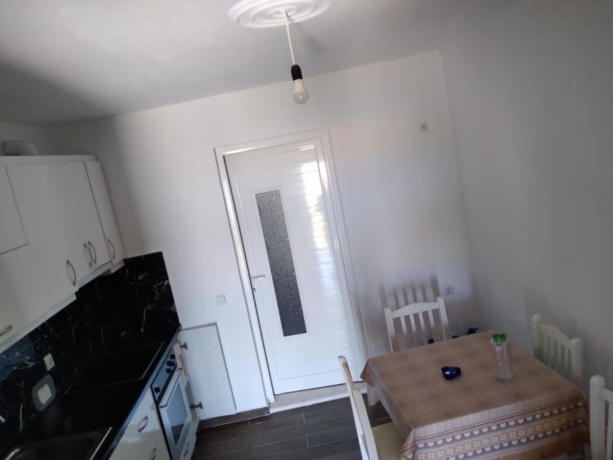 Condo Rooms Sarandë エクステリア 写真